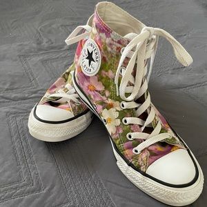 🌸Converse Chuck Taylor All Star Hi Sneakers🌸